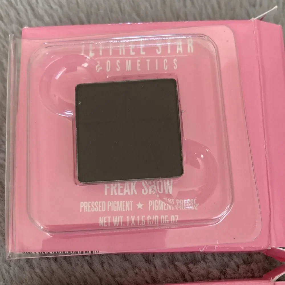 Jeffree Star Pressed Pigments-Freak Show & 1985 New One Now Added Blood Sugar